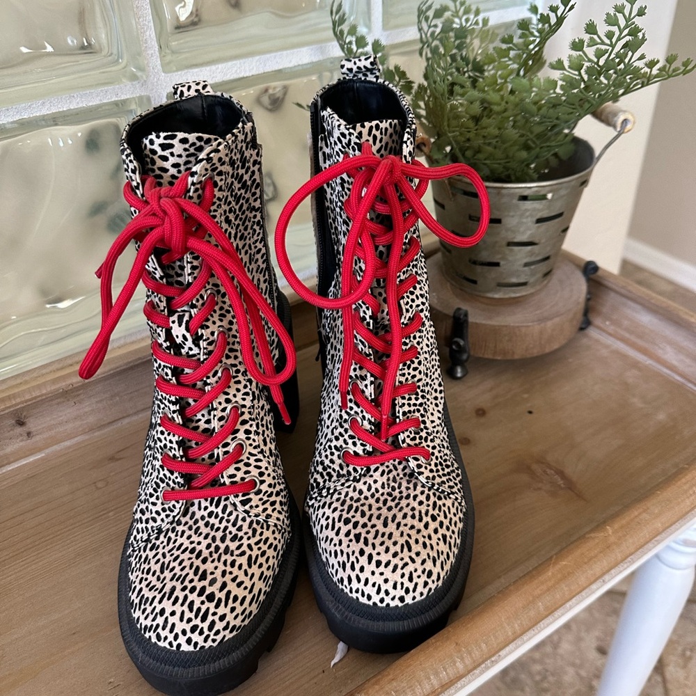 Stylish Leopard Print Women's Boots with Red Laces